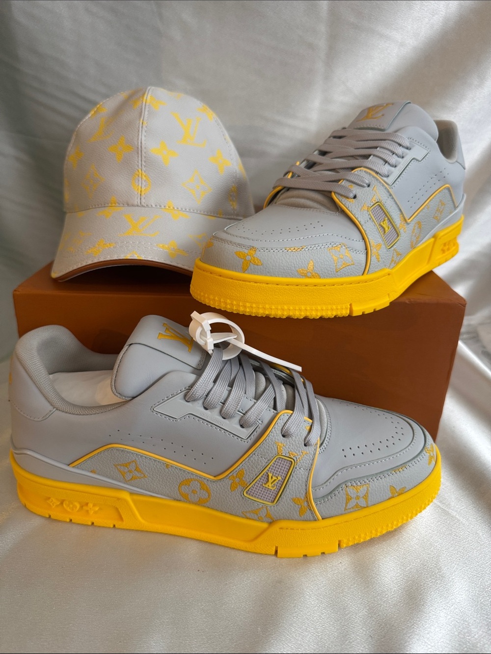 🔥Louis Vuitton LV Trainer sneakers in Yellow/Grey Color. W/Hat. Both Leather!🔥